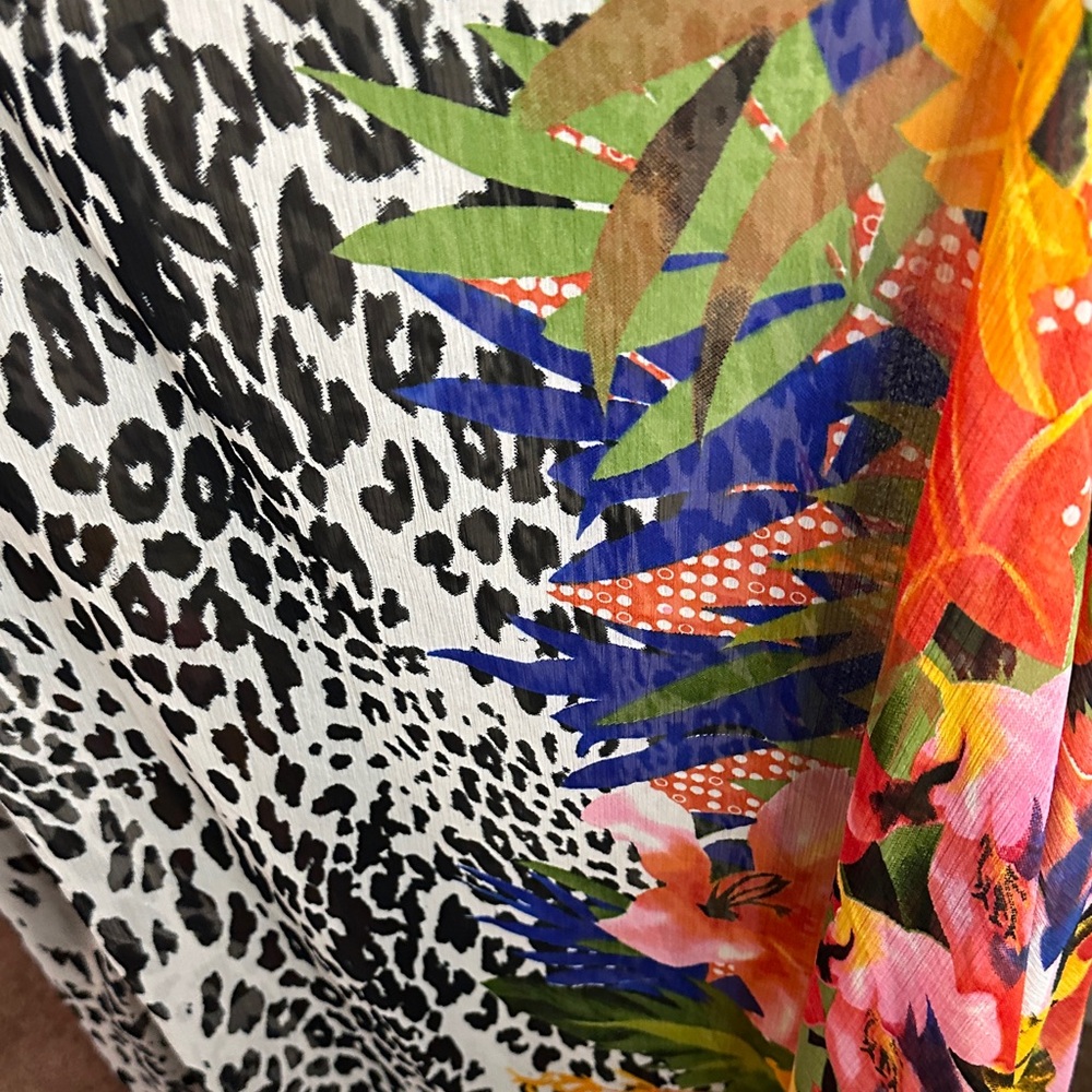 Chic Long Sleeve Leopard Print Maxi Dress with Vibrant Accents - Picture 7 of 16